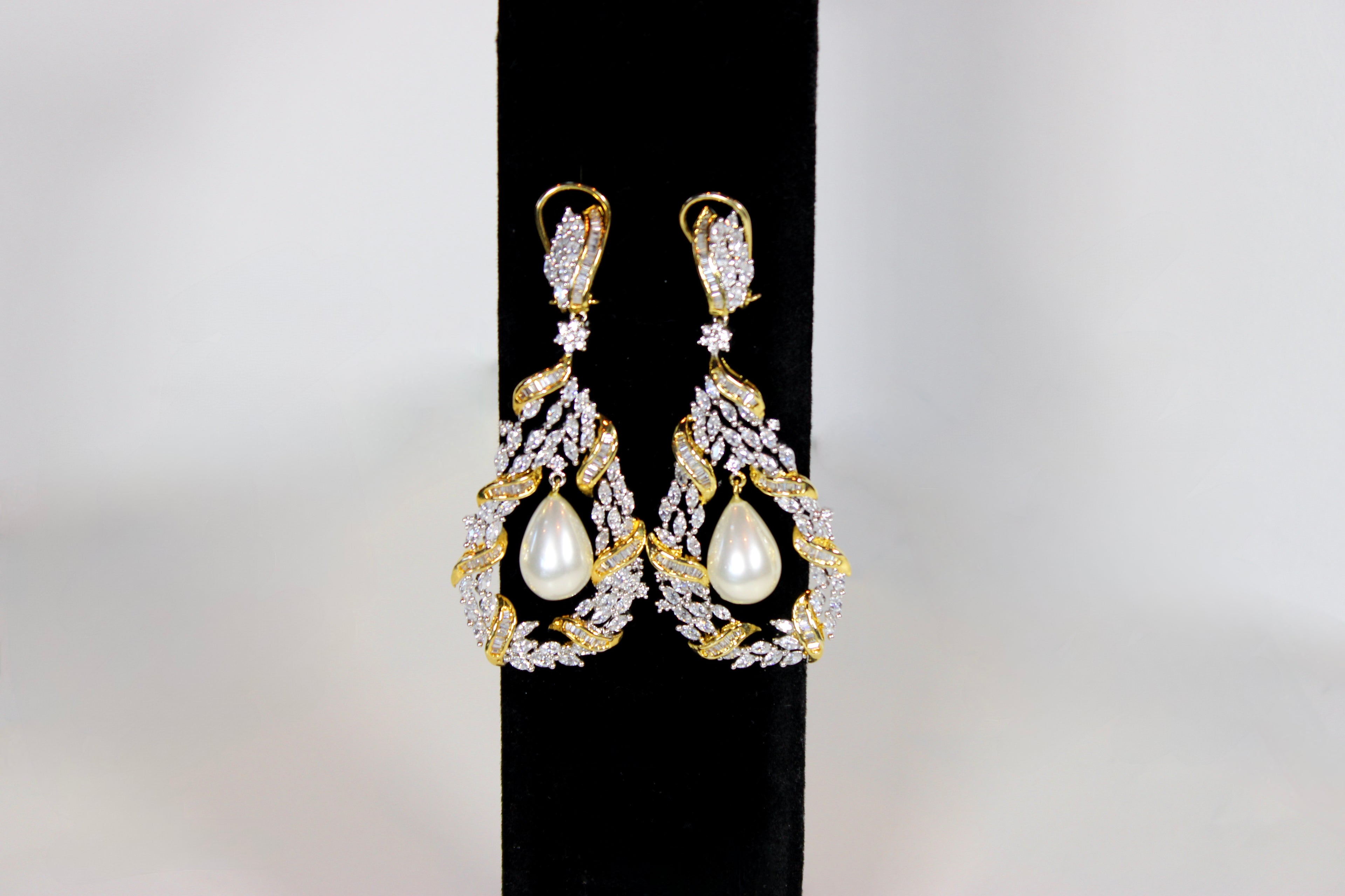 Elise Pearl Earrings
